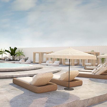 Aelia Luxury Suites Karterados  Zewnętrze zdjęcie The rooftop pool at the hotel