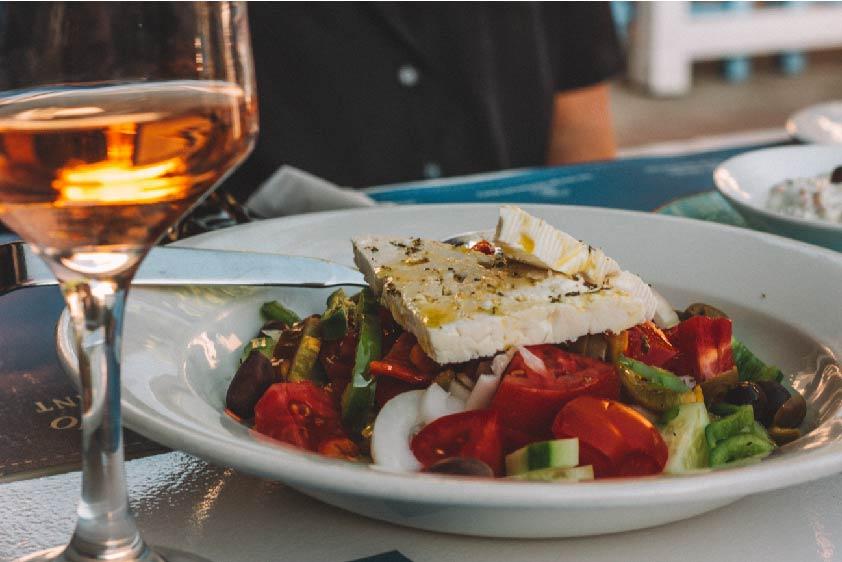 Aelia Luxury Suites Karterados  Zewnętrze zdjęcie Greek salad