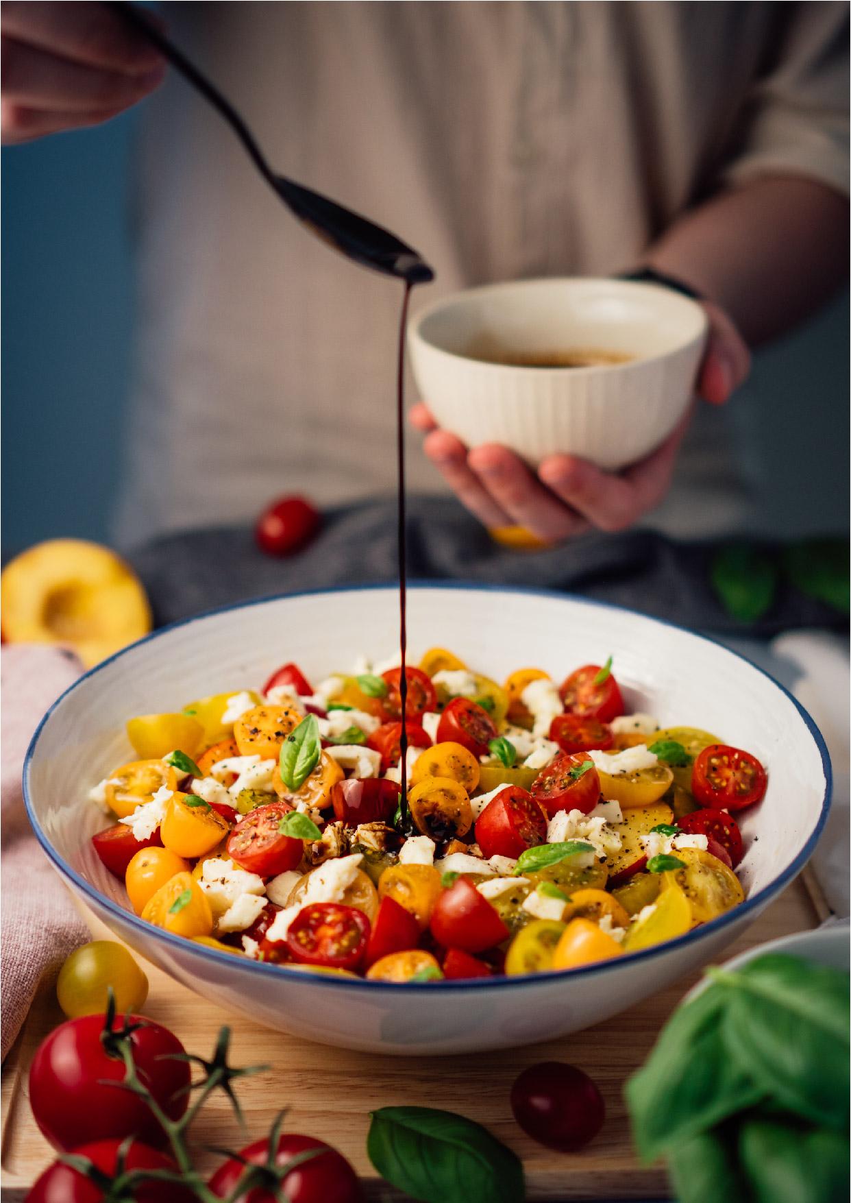 Aelia Luxury Suites Karterados  Zewnętrze zdjęcie Balsamic vinegar being drizzled over a salad
