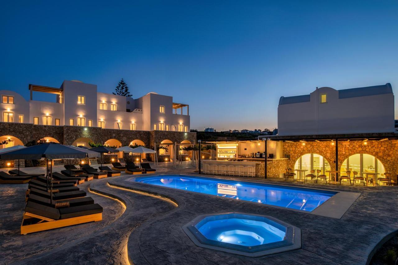 Aelia Luxury Suites Karterados  Zewnętrze zdjęcie The hotel at night
