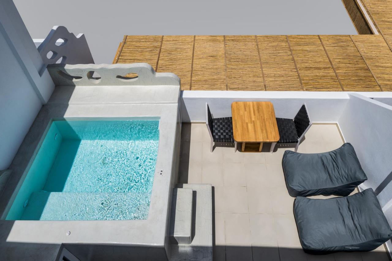 Aelia Luxury Suites Karterados  Zewnętrze zdjęcie A private pool at a hotel