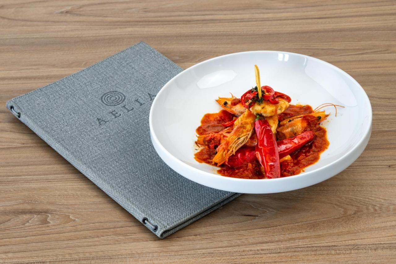 Aelia Luxury Suites Karterados  Zewnętrze zdjęcie A dish from the restaurant