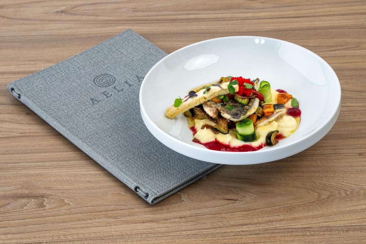 Aelia Luxury Suites Karterados  Zewnętrze zdjęcie A dish from the restaurant