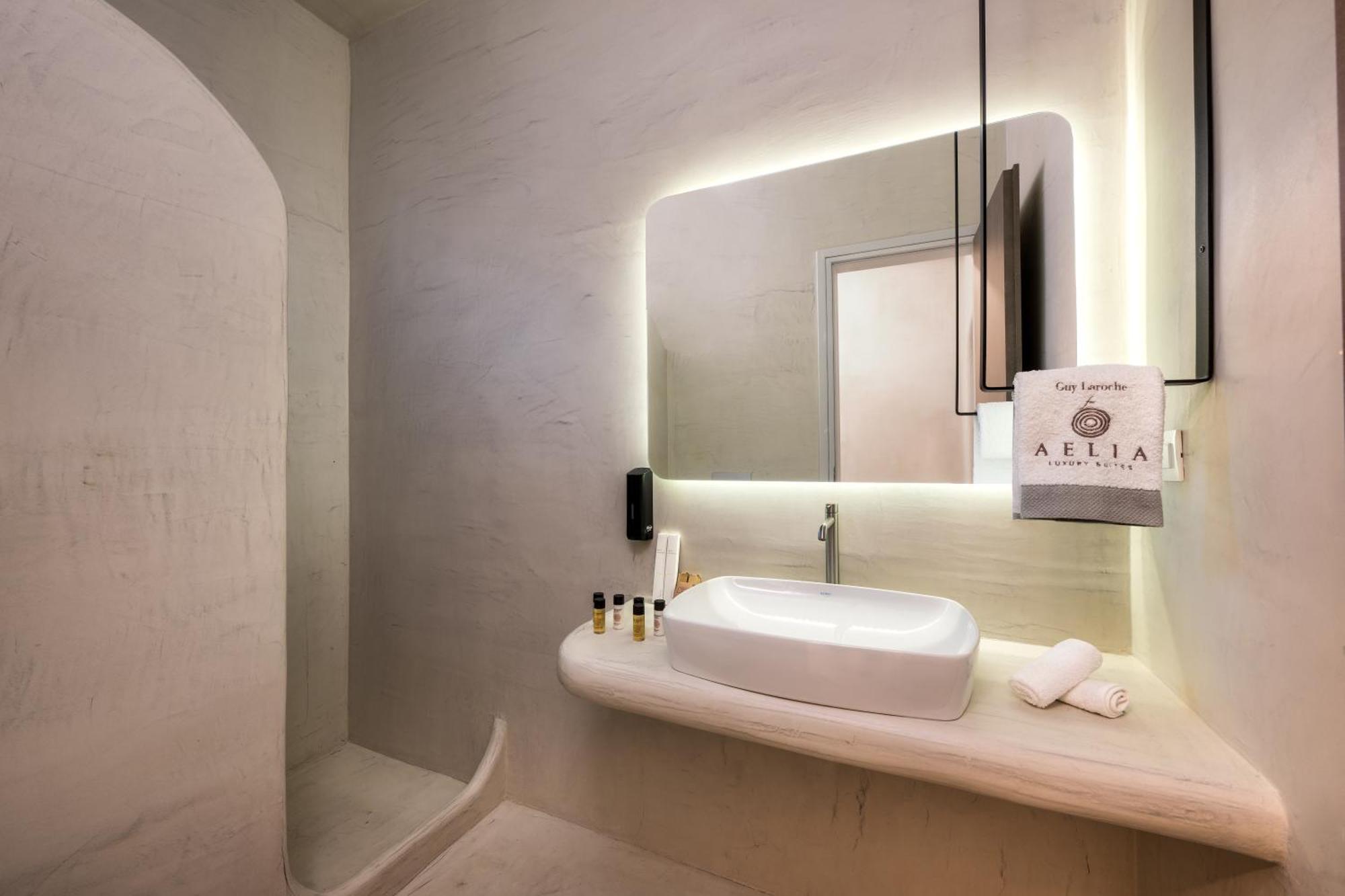 Aelia Luxury Suites Karterados  Zewnętrze zdjęcie Bathroom